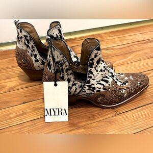 Myra NWT Cowhide and Leather Bootie- size 8